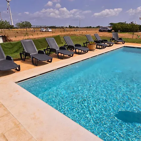 Molle Con Piscina